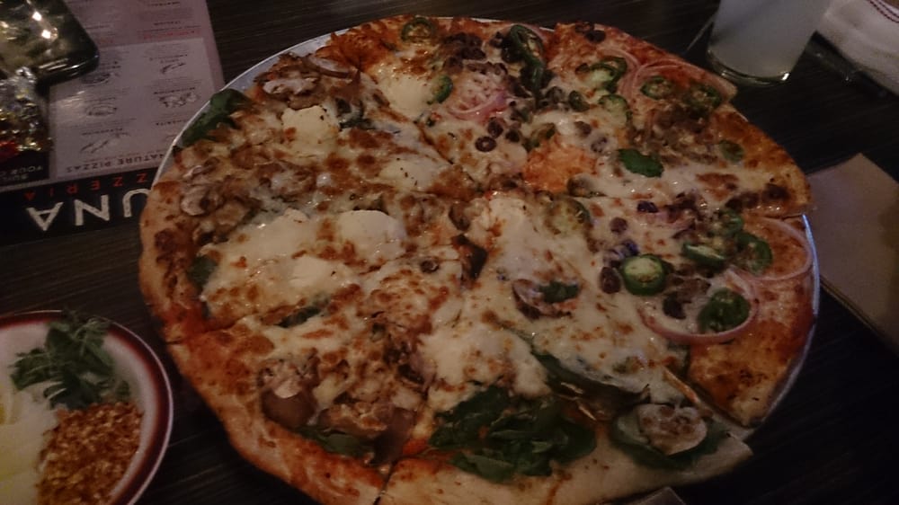 luna pizzeria photo